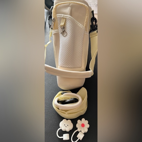 NWT WATER BOTTLE CARRIER BAG FOR STANLEY 40 oz. TUMBLER CREAM ADJUSTABLE STRAPS - Picture 2 of 7